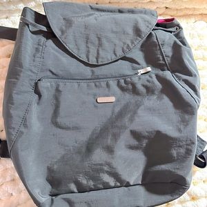 Baggallini gray backpack purse